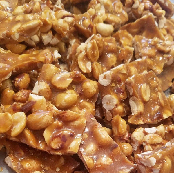 Peanut Brittle – Crunchy Caramelised Nut Toffee
