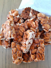 Peanut Brittle – Crunchy Caramelised Nut Toffee
